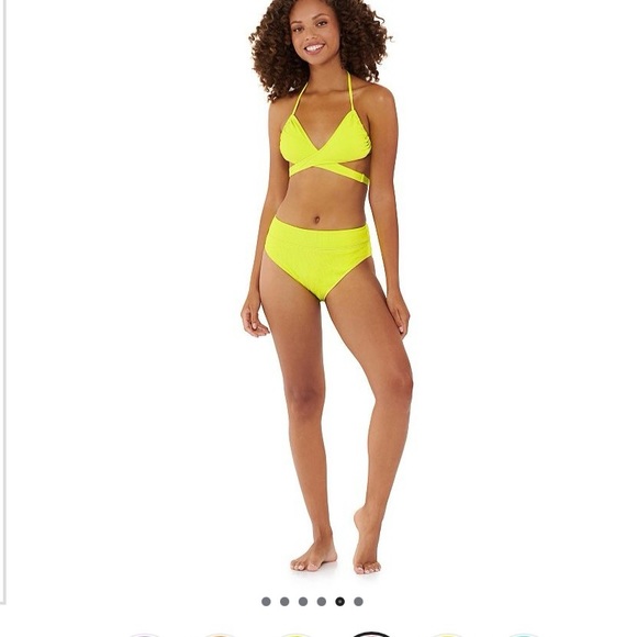 Juniors' Ninety-Nine Degrees° Multi-Way Triangle Bikini Top. - Picture 4 of 7